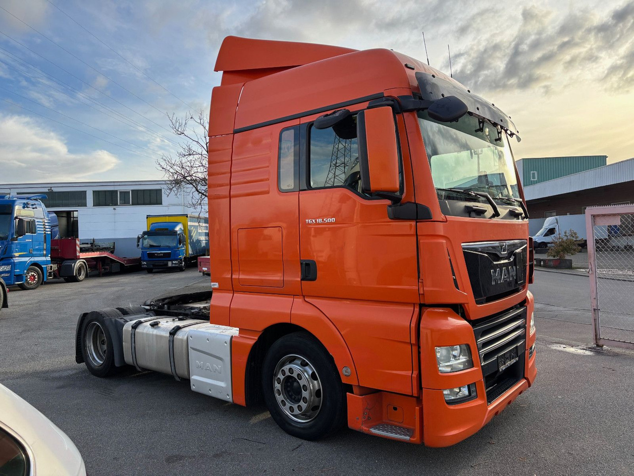 MAN TGX 18.500 XXL HUBSATTELLKUPLUNG - Cabeza tractora: foto 5 MAN TGX 18.500 XXL HUBSATTELLKUPLUNG - Cabeza tractora: foto 5