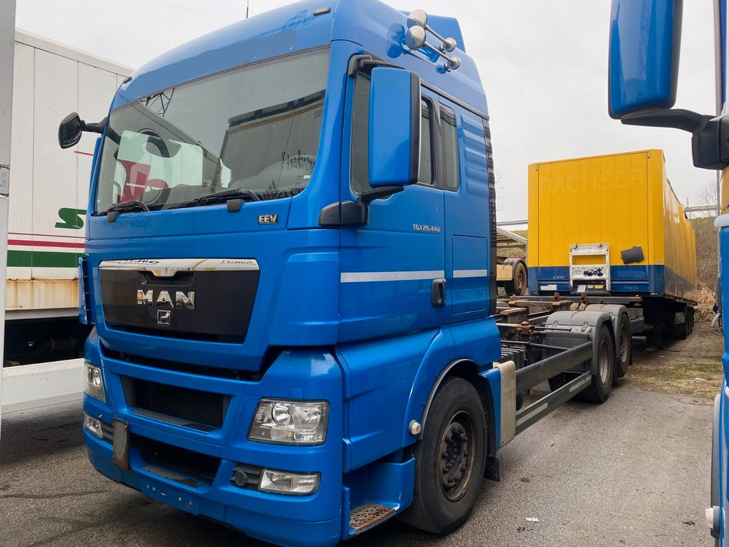 MAN TGX 26.440 EEV /Retarder/Lift/StandHei/2 Stück MAN TGX 26.440 EURO V EEV 2 Stück - Camión portacontenedore/ Intercambiable: foto 1 MAN TGX 26.440 EEV /Retarder/Lift/StandHei/2 Stück MAN TGX 26.440 EURO V EEV 2 Stück - Camión portacontenedore/ Intercambiable: foto 1