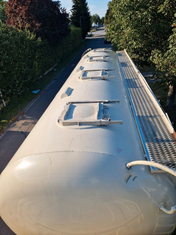 Scania R440 31m³ SILO 4 Kammer/Retarder/Kompressor/Lift - Camión cisterna: foto 5 Scania R440 31m³ SILO 4 Kammer/Retarder/Kompressor/Lift - Camión cisterna: foto 5