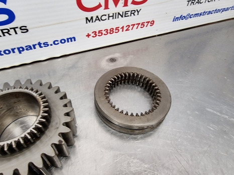 Case 1394, 1494, 1594 Transmission Dog Hub Gear Coupling K954305, K943644 - Transmisión: foto 5 Case 1394, 1494, 1594 Transmission Dog Hub Gear Coupling K954305, K943644 - Transmisión: foto 5