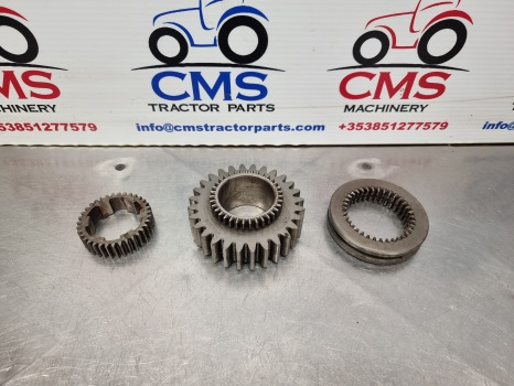 Case 1394, 1494, 1594 Transmission Dog Hub Gear Coupling K954305, K943644 - Transmisión: foto 1 Case 1394, 1494, 1594 Transmission Dog Hub Gear Coupling K954305, K943644 - Transmisión: foto 1