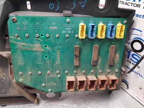 Claas Arion Axion Series Ecu, Fuse Box Kit 26134830, 22347672, 0026134830 - Fusible para Tractor: foto 2 Claas Arion Axion Series Ecu, Fuse Box Kit 26134830, 22347672, 0026134830 - Fusible para Tractor: foto 2