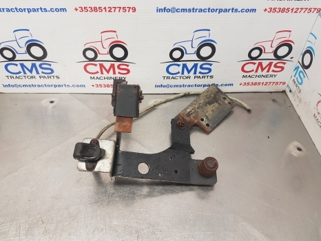 Deutz Agrotron 135, Mk3, 120 Hydraulic Spool Bracket 04418202.4, 04418528 - Bomba hidráulica: foto 1 Deutz Agrotron 135, Mk3, 120 Hydraulic Spool Bracket 04418202.4, 04418528 - Bomba hidráulica: foto 1