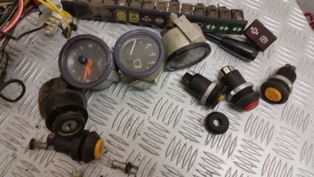 Deutzdx4.70 Electrical Wire, Switches, Fuses, Measuring And Displaying Devices - Sistema eléctrico para Tractor: foto 2 Deutzdx4.70 Electrical Wire, Switches, Fuses, Measuring And Displaying Devices - Sistema eléctrico para Tractor: foto 2