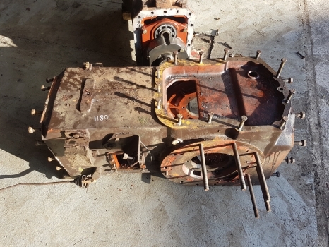 Fiat 1180 Rear Axle Central Case 5107674, 5107675 - Eje posterior para Tractor: foto 1 Fiat 1180 Rear Axle Central Case 5107674, 5107675 - Eje posterior para Tractor: foto 1