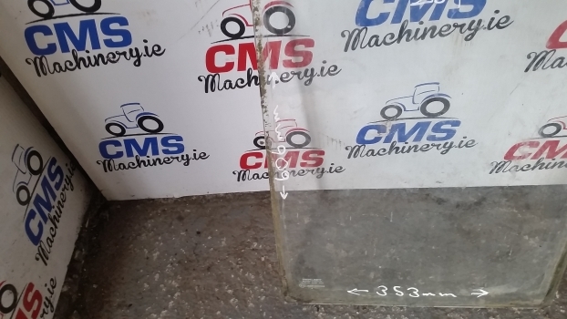 Fiat F, F-dt Series F140, F140dt, F110, F110dt Front Bottom Glass Right 5158494 - Ventana y piezas para Tractor: foto 3 Fiat F, F-dt Series F140, F140dt, F110, F110dt Front Bottom Glass Right 5158494 - Ventana y piezas para Tractor: foto 3