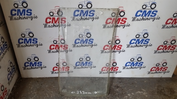 Fiat F, F-dt Series F140, F140dt, F110, F110dt Front Bottom Glass Right 5158494 - Ventana y piezas para Tractor: foto 1 Fiat F, F-dt Series F140, F140dt, F110, F110dt Front Bottom Glass Right 5158494 - Ventana y piezas para Tractor: foto 1