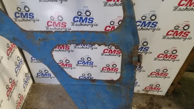 Ford 4000, 4600, 5600 2 Cab Door Right 81834249 - Puerta y piezas para Tractor: foto 3 Ford 4000, 4600, 5600 2 Cab Door Right 81834249 - Puerta y piezas para Tractor: foto 3