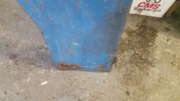 Ford 4000, 4600, 5600 2 Cab Door Right 81834249 - Puerta y piezas para Tractor: foto 2 Ford 4000, 4600, 5600 2 Cab Door Right 81834249 - Puerta y piezas para Tractor: foto 2