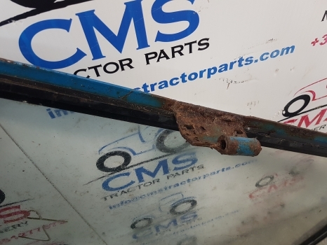 Ford 4110, 5610, 6410, 6610 Lp Cab Door Right 83931994, 83957672 - Puerta y piezas para Tractor: foto 2 Ford 4110, 5610, 6410, 6610 Lp Cab Door Right 83931994, 83957672 - Puerta y piezas para Tractor: foto 2