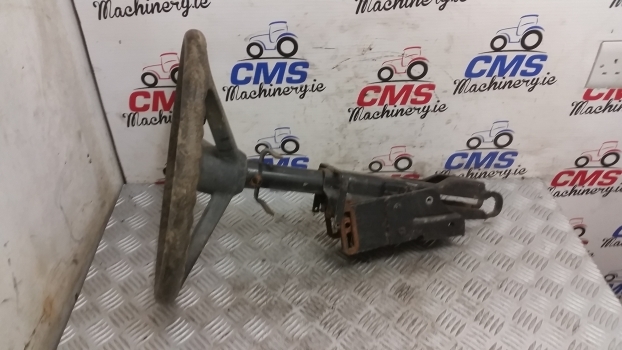 Ford 7840, 40 Series Steering Column Assembly With Steering Wheel 82009382 - Volante para Tractor: foto 1 Ford 7840, 40 Series Steering Column Assembly With Steering Wheel 82009382 - Volante para Tractor: foto 1