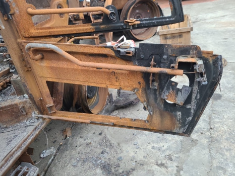 Jcb 542-70 Ag Cab door frame lower 402/s3035 - Puerta y piezas: foto 4 Jcb 542-70 Ag Cab door frame lower 402/s3035 - Puerta y piezas: foto 4