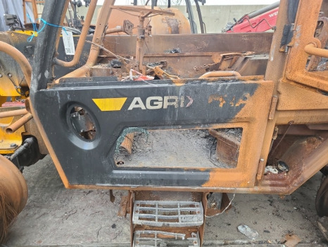 Jcb 542-70 Ag Cab door frame lower 402/s3035 - Puerta y piezas: foto 1 Jcb 542-70 Ag Cab door frame lower 402/s3035 - Puerta y piezas: foto 1
