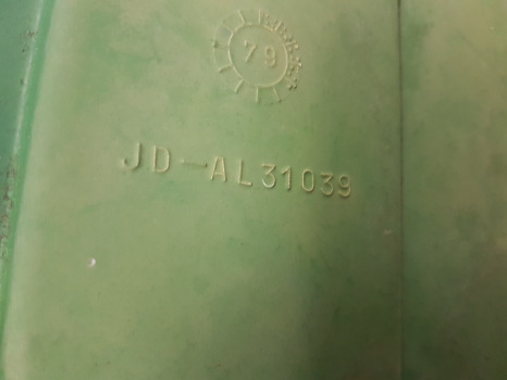 John Deere 2040, 2140, 1640, 2550 Battery Cowl Cover Right Al31039 - Carrocería y exterior: foto 4 John Deere 2040, 2140, 1640, 2550 Battery Cowl Cover Right Al31039 - Carrocería y exterior: foto 4