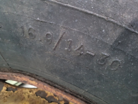 John Deere 2130 Rear Wheel Rim And Tyre 16.9/14-30, R30, At30619 - Rueda completa: foto 4 John Deere 2130 Rear Wheel Rim And Tyre 16.9/14-30, R30, At30619 - Rueda completa: foto 4