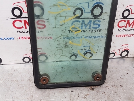 Landini Massey Ferguson 600 Series Cab Knee Glass With Rhs Seal 3301882m1 - Ventana y piezas para Tractor: foto 4 Landini Massey Ferguson 600 Series Cab Knee Glass With Rhs Seal 3301882m1 - Ventana y piezas para Tractor: foto 4
