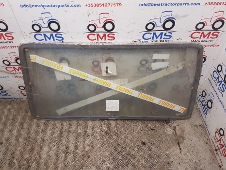 Massey Ferguson 300, 350, 375, 390, 398, 399 Cab Glass Rear Window 3477716m1 - Ventana y piezas para Tractor: foto 1 Massey Ferguson 300, 350, 375, 390, 398, 399 Cab Glass Rear Window 3477716m1 - Ventana y piezas para Tractor: foto 1