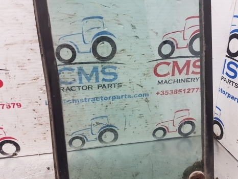 Massey Ferguson 600 Series 690 Cab Knee Glass With Lhs Seal Tg1250, 3301881m1 - Ventana y piezas para Tractor: foto 4 Massey Ferguson 600 Series 690 Cab Knee Glass With Lhs Seal Tg1250, 3301881m1 - Ventana y piezas para Tractor: foto 4
