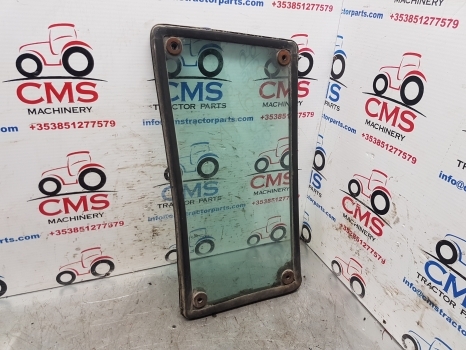 Massey Ferguson 600 Series 690 Cab Knee Glass With Lhs Seal Tg1250, 3301881m1 - Ventana y piezas para Tractor: foto 1 Massey Ferguson 600 Series 690 Cab Knee Glass With Lhs Seal Tg1250, 3301881m1 - Ventana y piezas para Tractor: foto 1