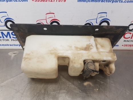 New Holland Case Maxxum Windshield Washer Reservoir 82030995, 82030996, 82030994 - Carrocería y exterior para Tractor: foto 2 New Holland Case Maxxum Windshield Washer Reservoir 82030995, 82030996, 82030994 - Carrocería y exterior para Tractor: foto 2
