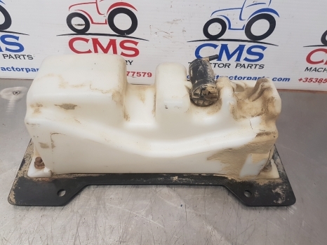 New Holland Case Maxxum Windshield Washer Reservoir 82030995, 82030996, 82030994 - Carrocería y exterior para Tractor: foto 1 New Holland Case Maxxum Windshield Washer Reservoir 82030995, 82030996, 82030994 - Carrocería y exterior para Tractor: foto 1