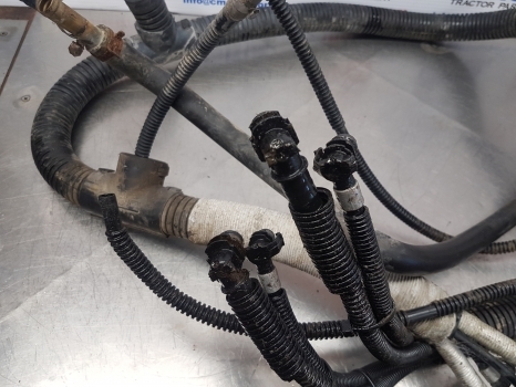 New Holland T7.200, T7.170, T7.185, Case Puma, Adblue Conduit Assy 84180432 - Silenciador/ Sistema de escape para Tractor: foto 2 New Holland T7.200, T7.170, T7.185, Case Puma, Adblue Conduit Assy 84180432 - Silenciador/ Sistema de escape para Tractor: foto 2
