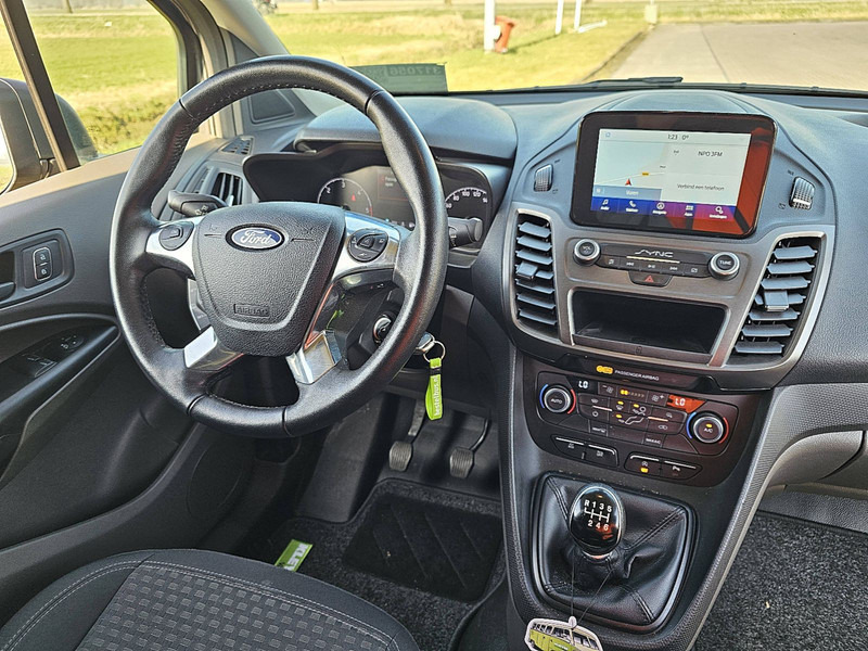 Foto del interior 2: Furgoneta caja cerrada Ford Transit Connect  L2 TREND Navi Euro6!