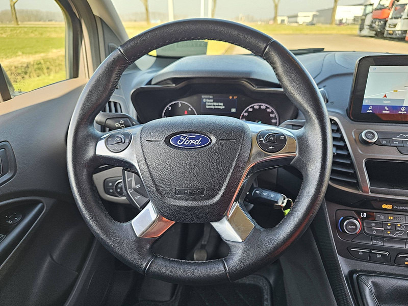 Foto del interior 3: Furgoneta caja cerrada Ford Transit Connect  L2 TREND Navi Euro6!