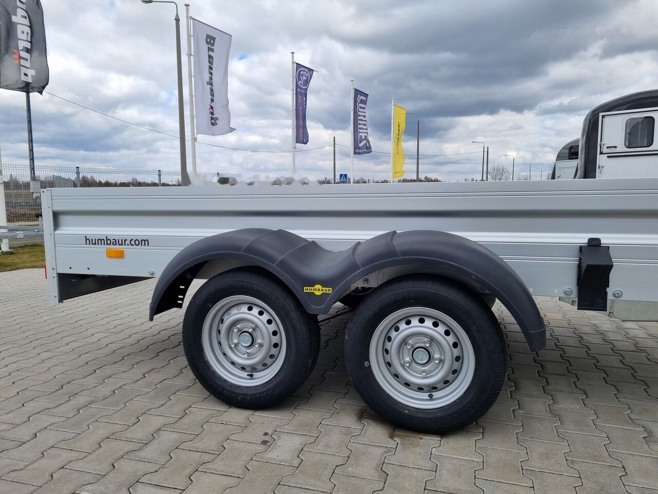 Humbaur HA 203015 przyczepa skrzyniowa dwuosiowa 2T DMC aluminiowe burty - Remolque plataforma/ Caja abierta: foto 2 Humbaur HA 203015 przyczepa skrzyniowa dwuosiowa 2T DMC aluminiowe burty - Remolque plataforma/ Caja abierta: foto 2