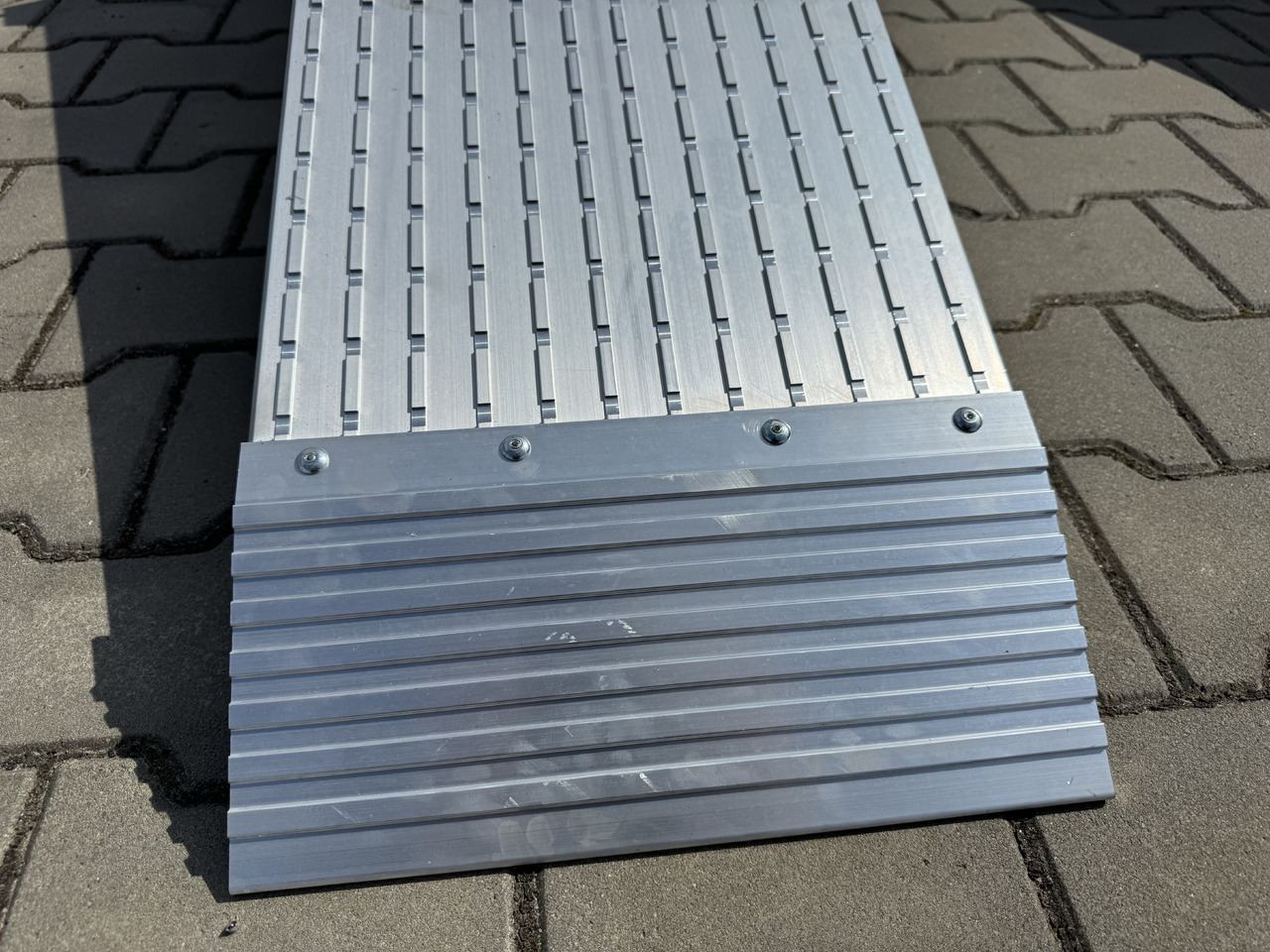 Remolque porta maquinaria nuevo Wiola B2730 GVW 2700 kg machine transporter mini excavator 292x142 cm: foto 17 Remolque porta maquinaria nuevo Wiola B2730 GVW 2700 kg machine transporter mini excavator 292x142 cm: foto 17