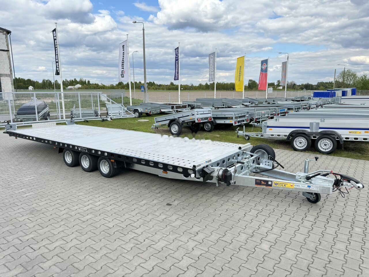 Remolque portavehículos nuevo Wiola L35G65P hydraulic lifting 650x216 cm 3.5T GVW for vans trucks: foto 1