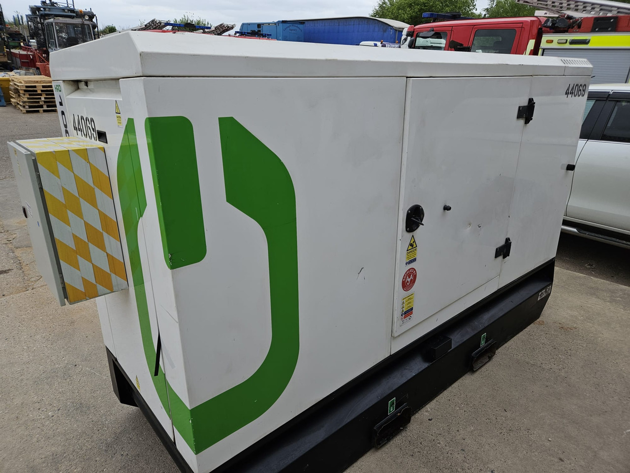 HGI 100KVA PERKINS GENERATOR DIESEL SILENT RENTAL SPECIFICATION HGI 100KVA PERKINS GENERATOR DIESEL SILENT RENTAL SPECIFICATION - Generador industriale: foto 2 HGI 100KVA PERKINS GENERATOR DIESEL SILENT RENTAL SPECIFICATION HGI 100KVA PERKINS GENERATOR DIESEL SILENT RENTAL SPECIFICATION - Generador industriale: foto 2