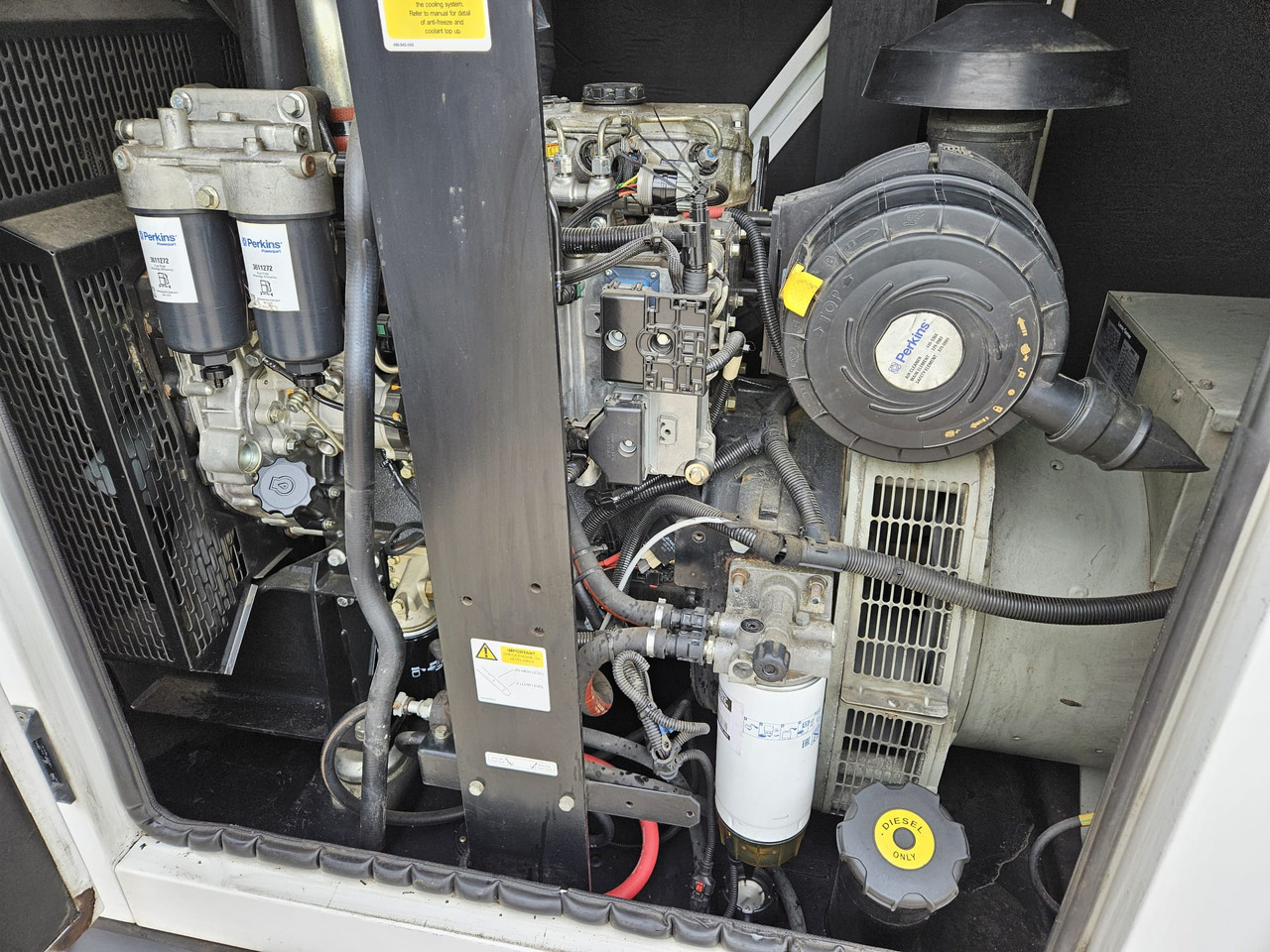 HGI 100KVA PERKINS GENERATOR DIESEL SILENT RENTAL SPECIFICATION HGI 100KVA PERKINS GENERATOR DIESEL SILENT RENTAL SPECIFICATION - Generador industriale: foto 4 HGI 100KVA PERKINS GENERATOR DIESEL SILENT RENTAL SPECIFICATION HGI 100KVA PERKINS GENERATOR DIESEL SILENT RENTAL SPECIFICATION - Generador industriale: foto 4