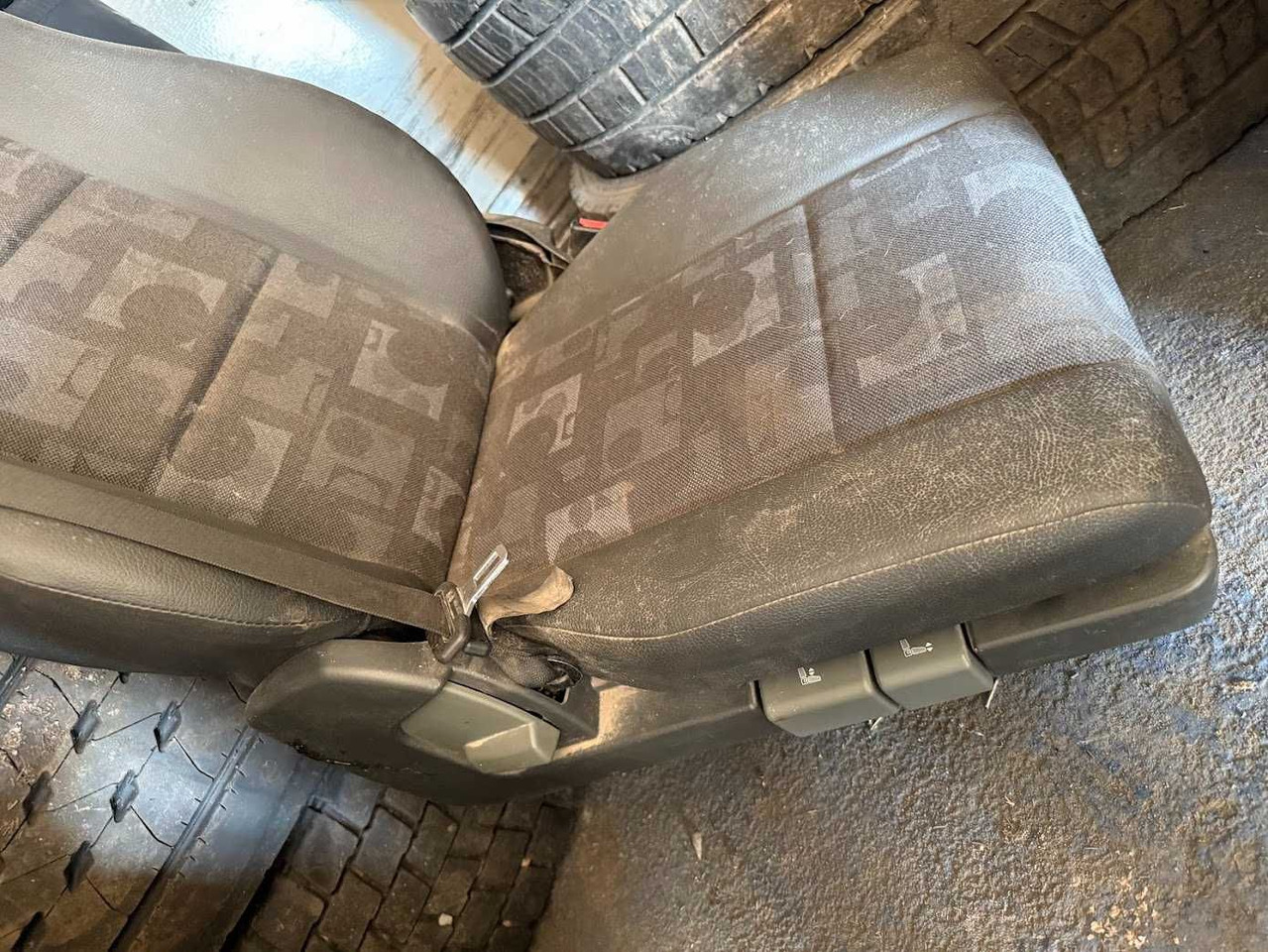 Foteli siedzenia komplet Mercedes Actros nowe - Asiento para Camión: foto 3 Foteli siedzenia komplet Mercedes Actros nowe - Asiento para Camión: foto 3