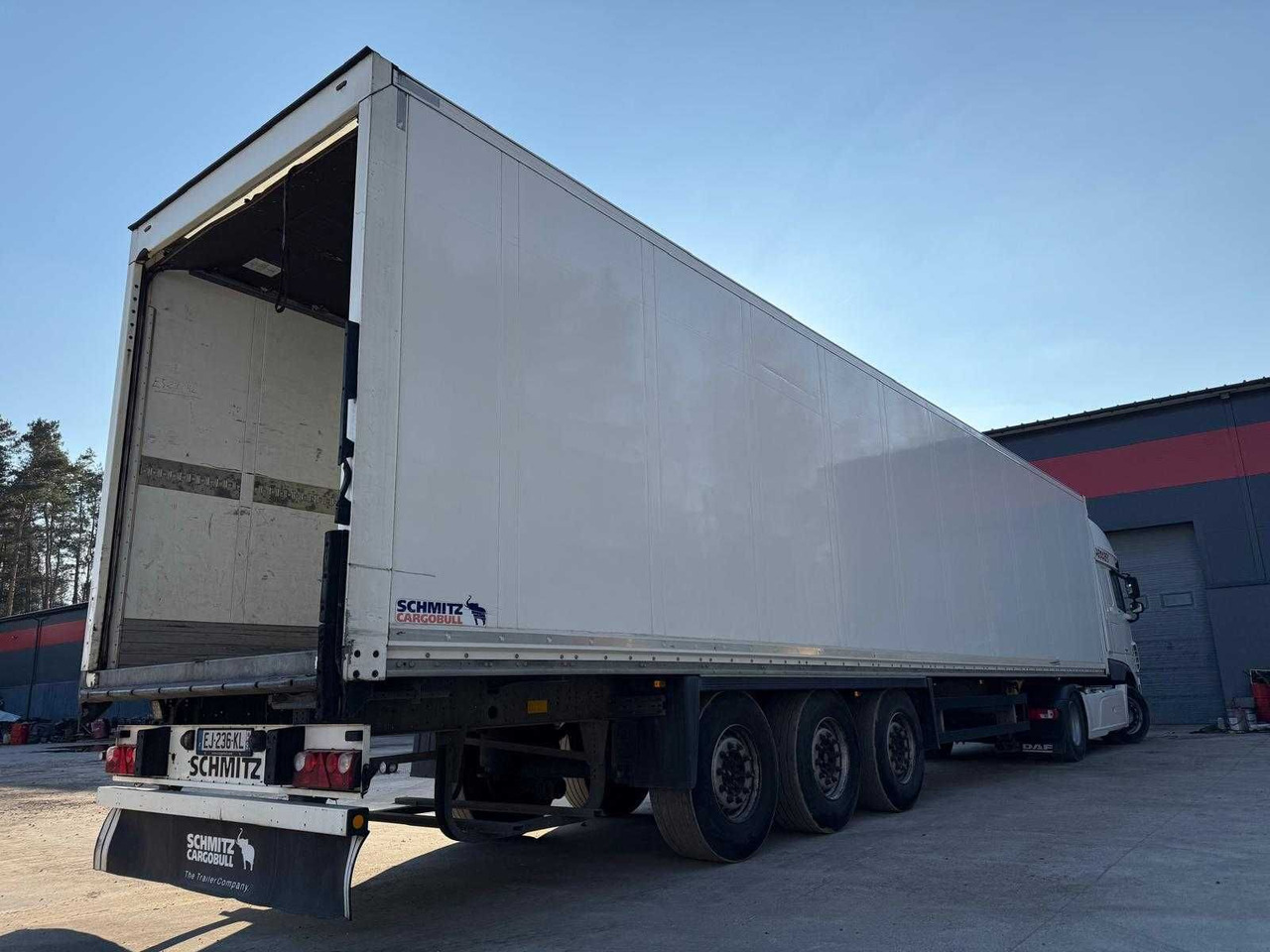 Schmitz Izoterma Kontener Box, 2017r, roleta , 481083 km , z Francji - Semirremolque isotérmico: foto 4 Schmitz Izoterma Kontener Box, 2017r, roleta , 481083 km , z Francji - Semirremolque isotérmico: foto 4