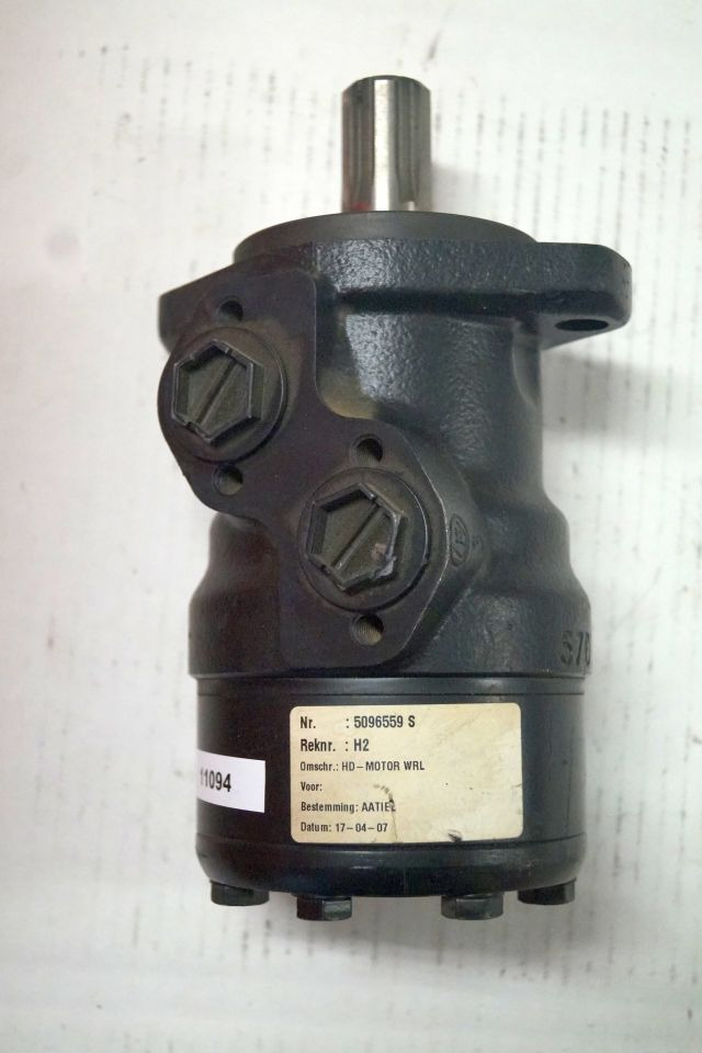 Jungheinrich 26906940 | Stuur motor Steering motor WRL reachtruck till year 2003 Stuur motor Steering motor WRL reachtruck till year 2003 - Motor hidráulico para Equipo de manutención: foto 1 Jungheinrich 26906940 | Stuur motor Steering motor WRL reachtruck till year 2003 Stuur motor Steering motor WRL reachtruck till year 2003 - Motor hidráulico para Equipo de manutención: foto 1