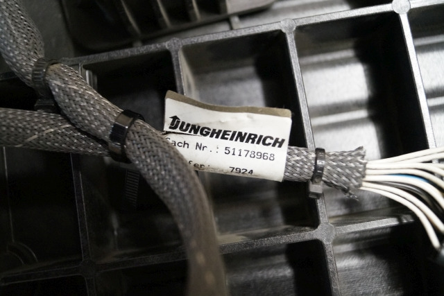 Jungheinrich 51189782 | Vloerplaat Floorplate ETV from Year 2011 Driving pedal 5 Vloerplaat Floorplate ETV from Year 2011 Driving pedal 51443197 Brake pedal 51198398 Kill switch 51188550 kabel 51178968 - Bastidor/ Chasis para Equipo de manutención: foto 3 Jungheinrich 51189782 | Vloerplaat Floorplate ETV from Year 2011 Driving pedal 5 Vloerplaat Floorplate ETV from Year 2011 Driving pedal 51443197 Brake pedal 51198398 Kill switch 51188550 kabel 51178968 - Bastidor/ Chasis para Equipo de manutención: foto 3