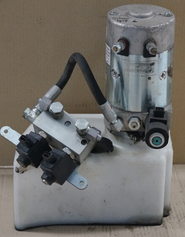 Jungheinrich 51417583 | Pumpmotor with tank and valve block 24V 2,2KW code R9320 Pumpmotor with tank and valve block 24V 2,2KW code R932010341 for EJD220 year 2016 - Bomba hidráulica para Equipo de manutención: foto 1 Jungheinrich 51417583 | Pumpmotor with tank and valve block 24V 2,2KW code R9320 Pumpmotor with tank and valve block 24V 2,2KW code R932010341 for EJD220 year 2016 - Bomba hidráulica para Equipo de manutención: foto 1