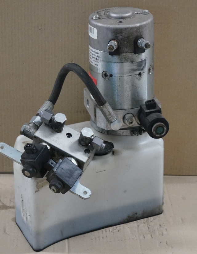 Jungheinrich 51417583 | Pumpmotor with tank and valve block 24V 2,2KW code R9320 Pumpmotor with tank and valve block 24V 2,2KW code R932010341 for EJD220 year 2016 - Bomba hidráulica para Equipo de manutención: foto 1 Jungheinrich 51417583 | Pumpmotor with tank and valve block 24V 2,2KW code R9320 Pumpmotor with tank and valve block 24V 2,2KW code R932010341 for EJD220 year 2016 - Bomba hidráulica para Equipo de manutención: foto 1