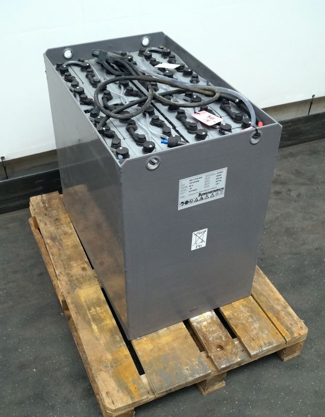 Jungheinrich unknown | Battery 48V620Ah 48 4PZS620 year 4/2021 933 kg dimension Battery 48V620Ah 48 4PZS620 year 4/2021 933 kg dimensions 83,5x52,5x78,5cm sn. C8122448 - Acumulador para Equipo de manutención: foto 1 Jungheinrich unknown | Battery 48V620Ah 48 4PZS620 year 4/2021 933 kg dimension Battery 48V620Ah 48 4PZS620 year 4/2021 933 kg dimensions 83,5x52,5x78,5cm sn. C8122448 - Acumulador para Equipo de manutención: foto 1