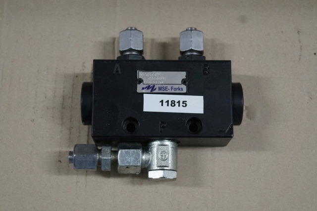 Unknown 100747314 | Valve block 1 in 2 out MSE forks 44033524 RE0100049 Valve block 1 in 2 out MSE forks 44033524 RE0100049 - Válvula hidráulica para Equipo de manutención: foto 1 Unknown 100747314 | Valve block 1 in 2 out MSE forks 44033524 RE0100049 Valve block 1 in 2 out MSE forks 44033524 RE0100049 - Válvula hidráulica para Equipo de manutención: foto 1