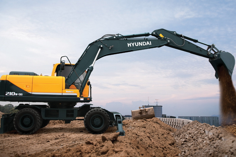 HYUNDAI R210W-9S - Excavadora de ruedas: foto 1 HYUNDAI R210W-9S - Excavadora de ruedas: foto 1