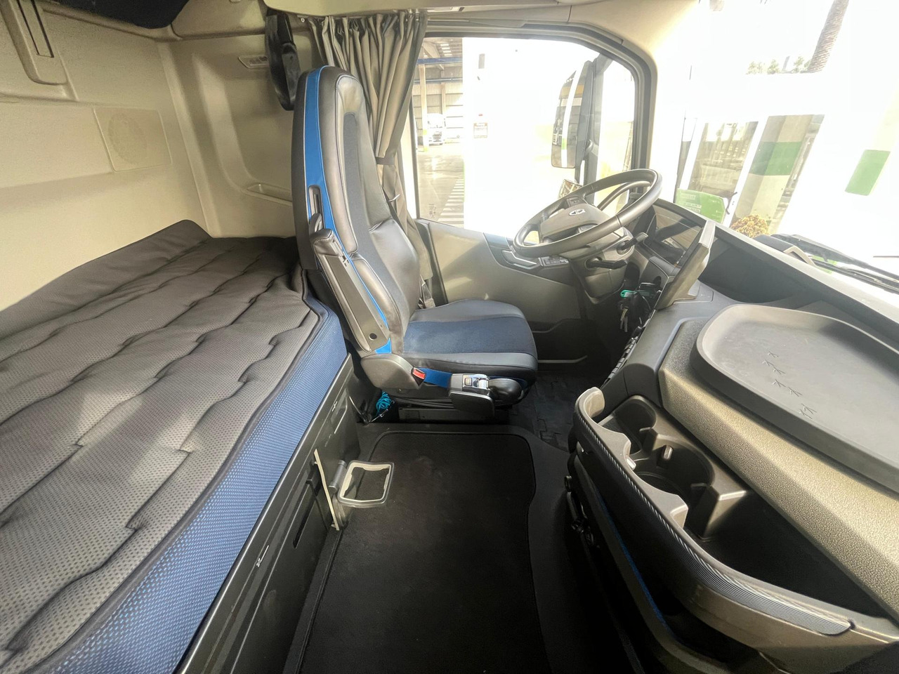 Cabeza tractora Volvo FH 460 Globetrotter XL i-Save: foto 11