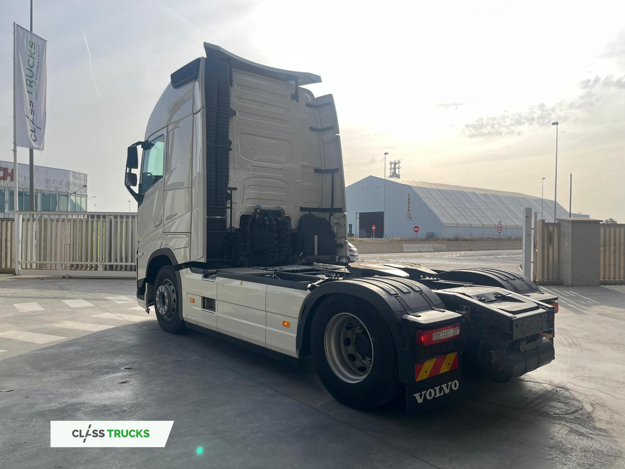 Volvo FH 460 Globetrotter XL i-Save Side Skirts - Cabeza tractora: foto 4 Volvo FH 460 Globetrotter XL i-Save Side Skirts - Cabeza tractora: foto 4