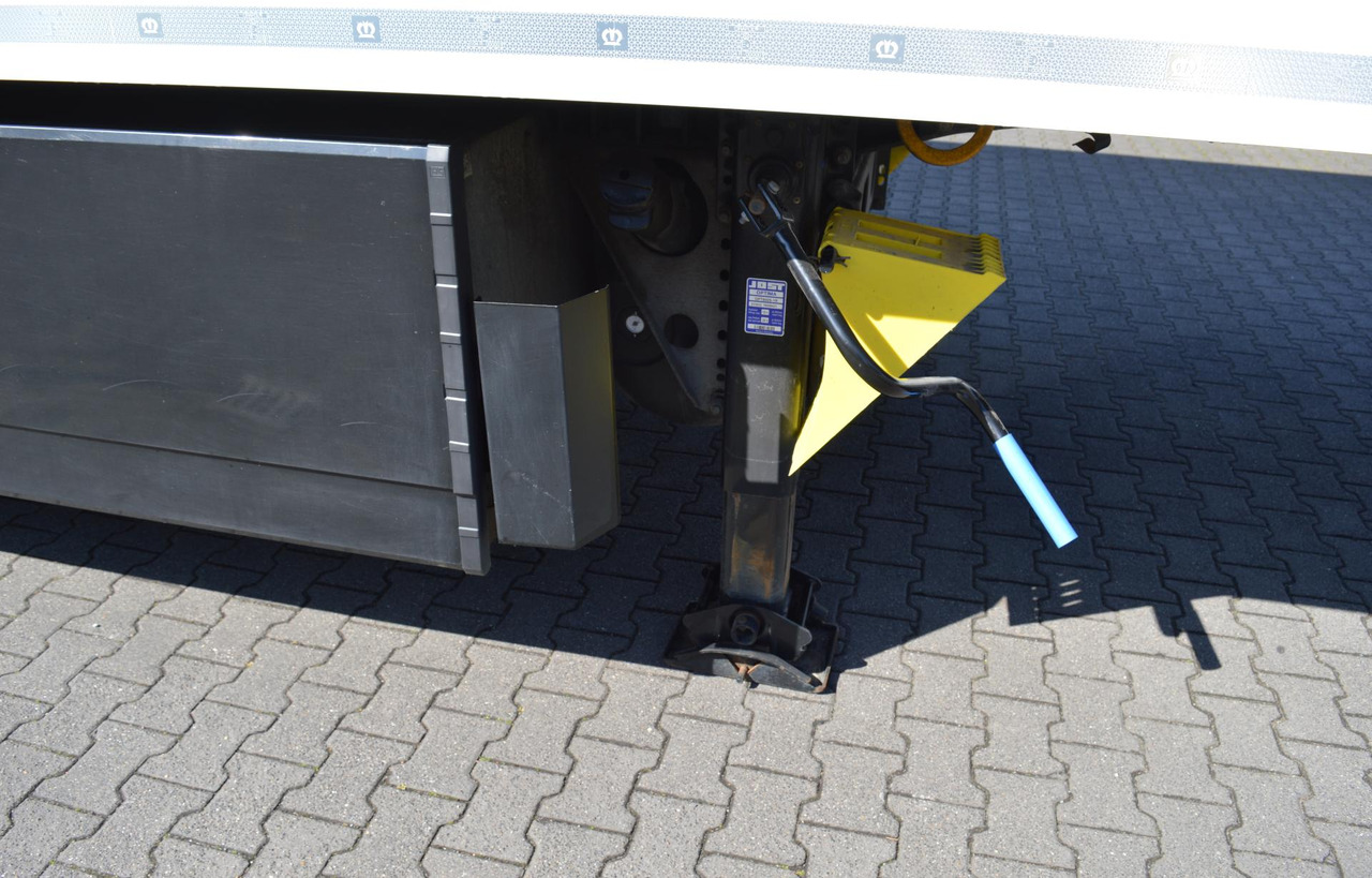 Krone SDR Cool Liner FP 60 ThermoKing SLXi 300 - Semirremolque frigorífico: foto 4 Krone SDR Cool Liner FP 60 ThermoKing SLXi 300 - Semirremolque frigorífico: foto 4