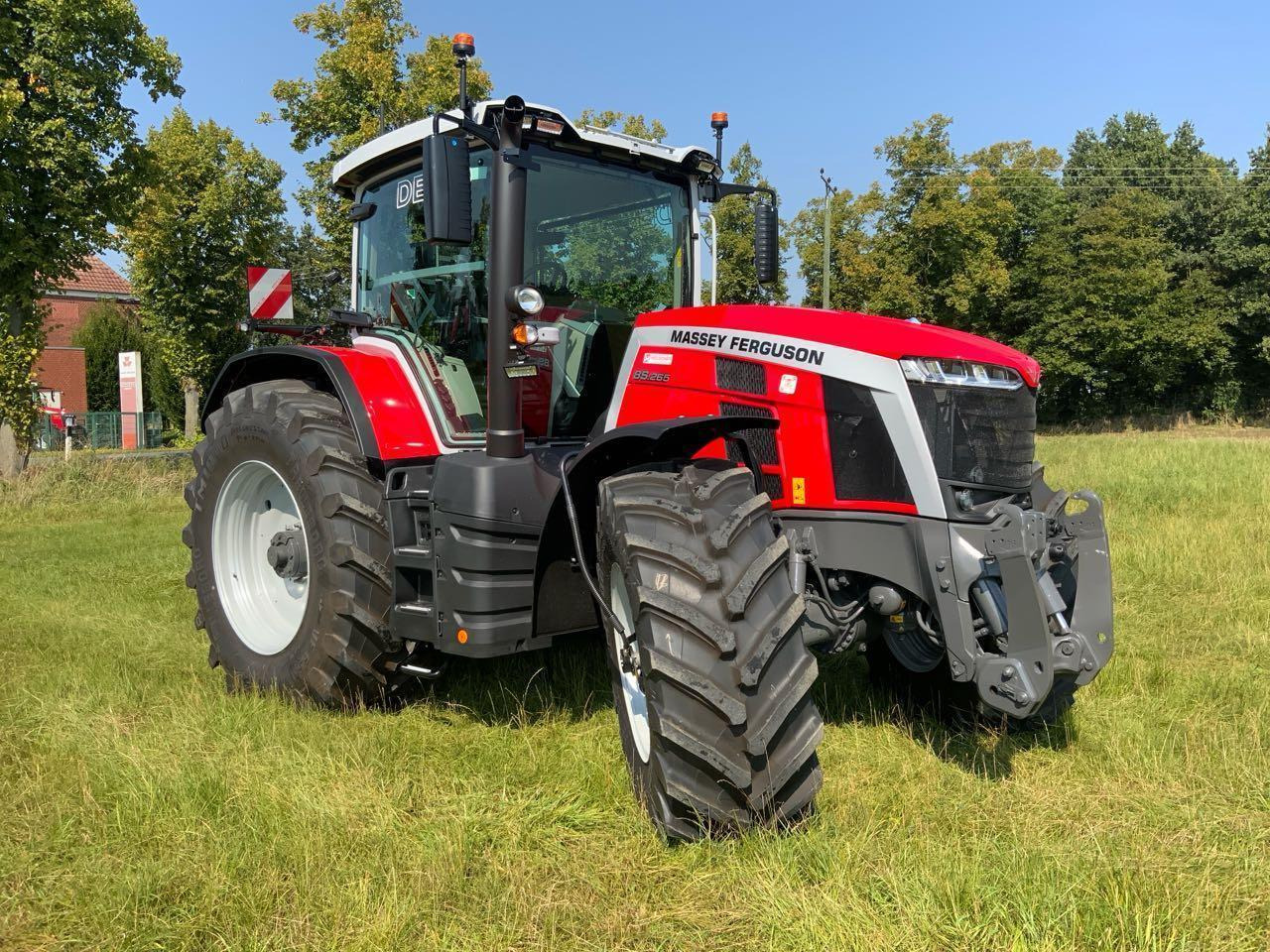 Massey Ferguson MF 8S.265 DYNA-VT - Tractor: foto 2 Massey Ferguson MF 8S.265 DYNA-VT - Tractor: foto 2