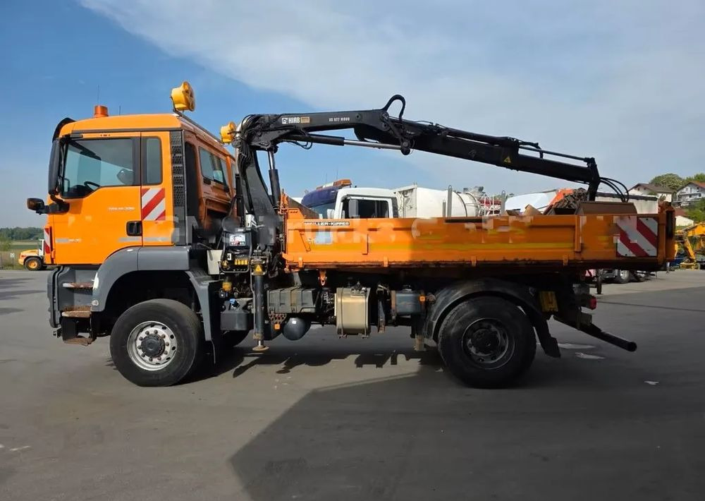 MAN TGS 18.320 4x4 – Wywrotka trójstronna Meiller + Kran HIAB | Komunalny | Euro 5 - Camión volquete: foto 5 MAN TGS 18.320 4x4 – Wywrotka trójstronna Meiller + Kran HIAB | Komunalny | Euro 5 - Camión volquete: foto 5