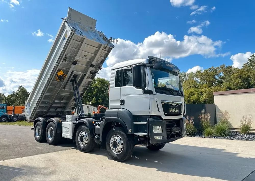 MAN TGS 41.500 8x4 – wywrotka 3-stronna MEILLER + Bordmatic +Retarder +Euro6 - Camión volquete: foto 2 MAN TGS 41.500 8x4 – wywrotka 3-stronna MEILLER + Bordmatic +Retarder +Euro6 - Camión volquete: foto 2
