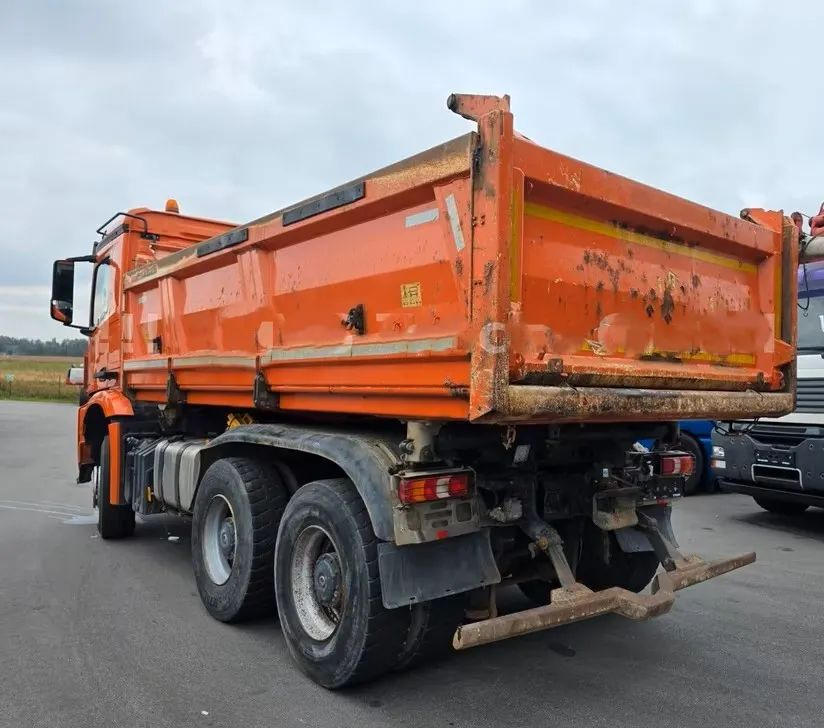 Mercedes-Benz Arocs 2645 6x4 – Wywrotka Meiller 3- stronny/ Manual / Retarder / BORDMATIK / Blatt/Blatt - Camión volquete: foto 2 Mercedes-Benz Arocs 2645 6x4 – Wywrotka Meiller 3- stronny/ Manual / Retarder / BORDMATIK / Blatt/Blatt - Camión volquete: foto 2