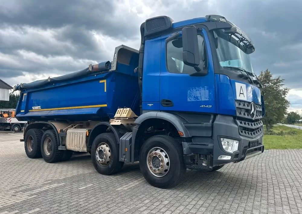 Mercedes-Benz Arocs 4142 | Wywrotka Schmitz | 8x4 | Euro 6 | Klima | Retarder | 242 598 km - Camión volquete: foto 1 Mercedes-Benz Arocs 4142 | Wywrotka Schmitz | 8x4 | Euro 6 | Klima | Retarder | 242 598 km - Camión volquete: foto 1